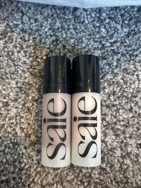 Saie 
Glowy Super Gel Lightweight Dewy Multipurpose Illuminator